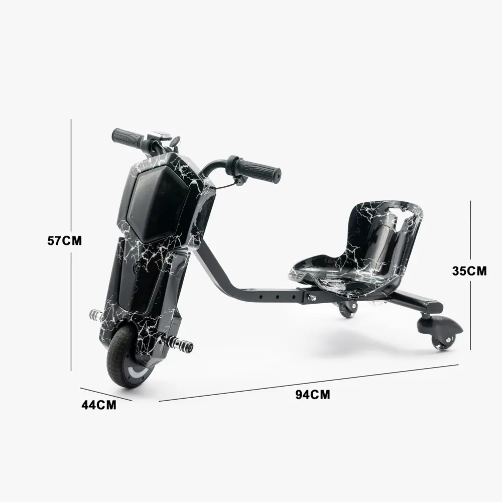 Dimensões do Triciclo Elétrico Drift: 94cm de comprimento, 44cm de largura, 57cm de altura e banco a 35cm do chão